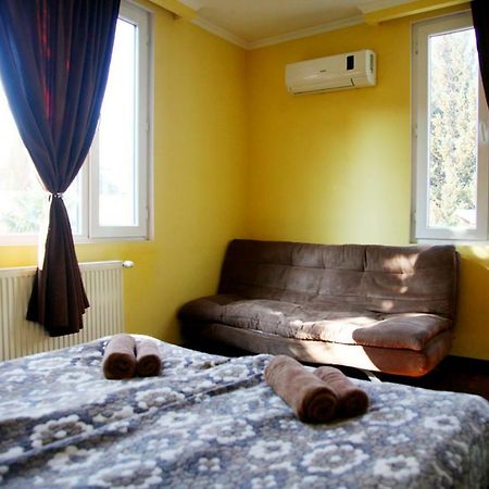 טביליסי Guesthouse Different מראה חיצוני תמונה
