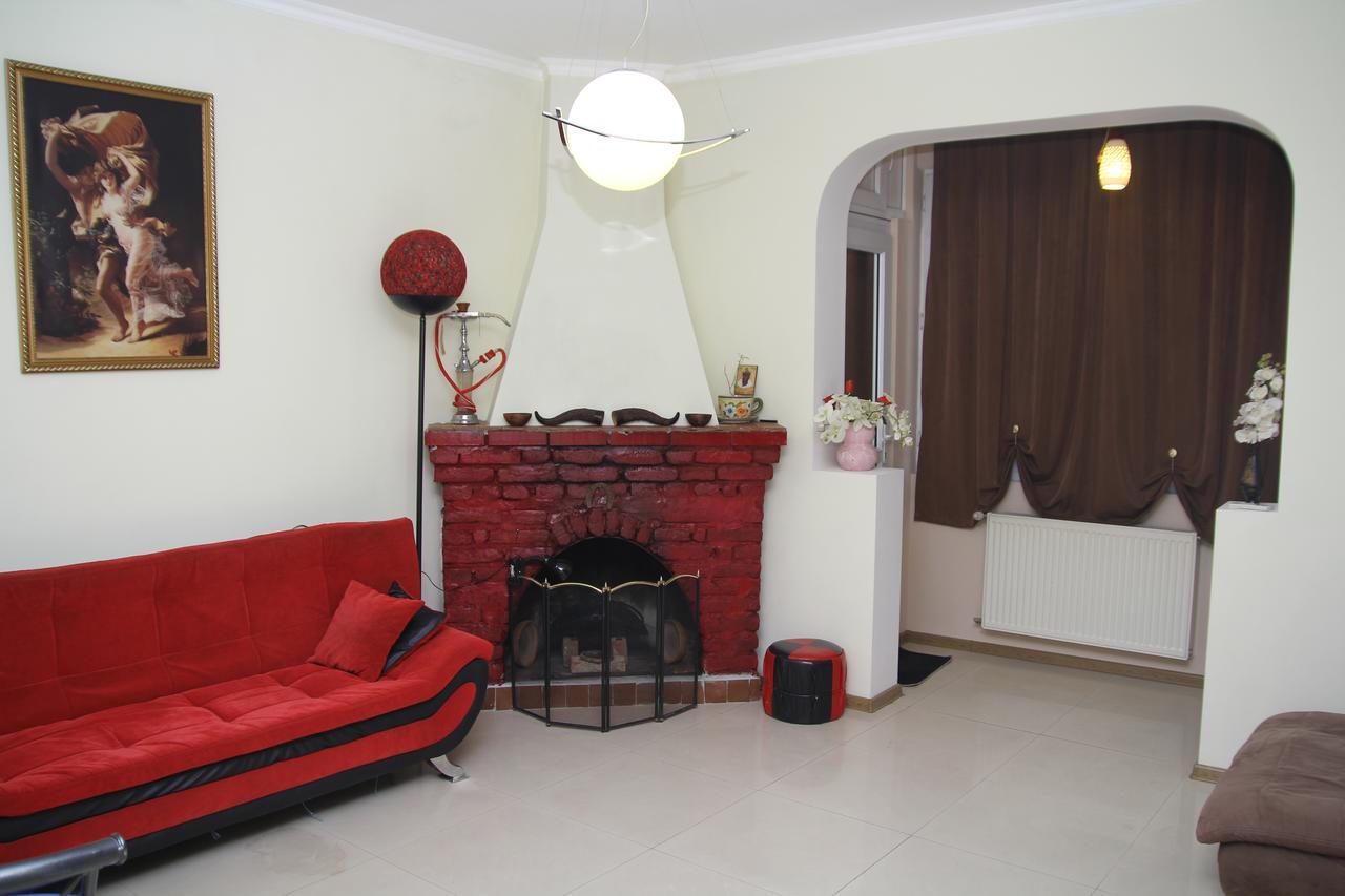 טביליסי Guesthouse Different מראה חיצוני תמונה