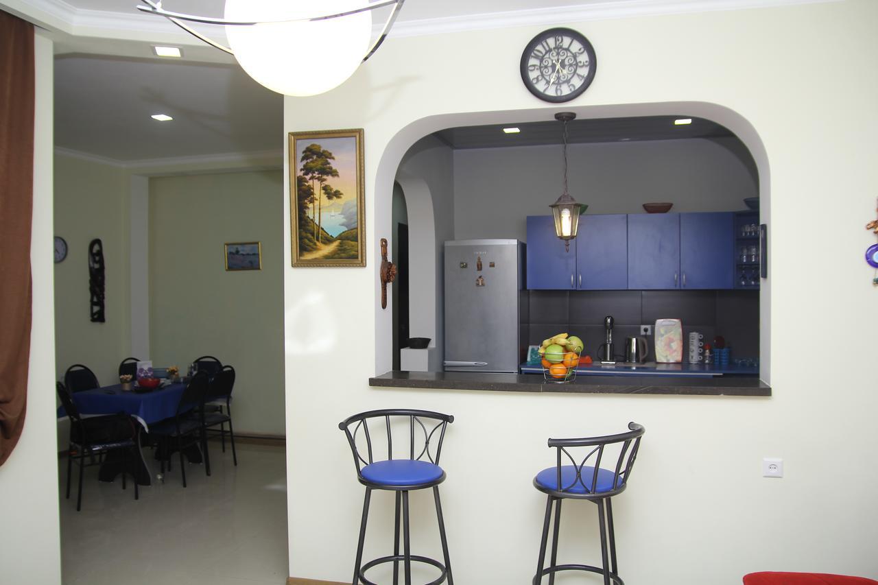 טביליסי Guesthouse Different מראה חיצוני תמונה
