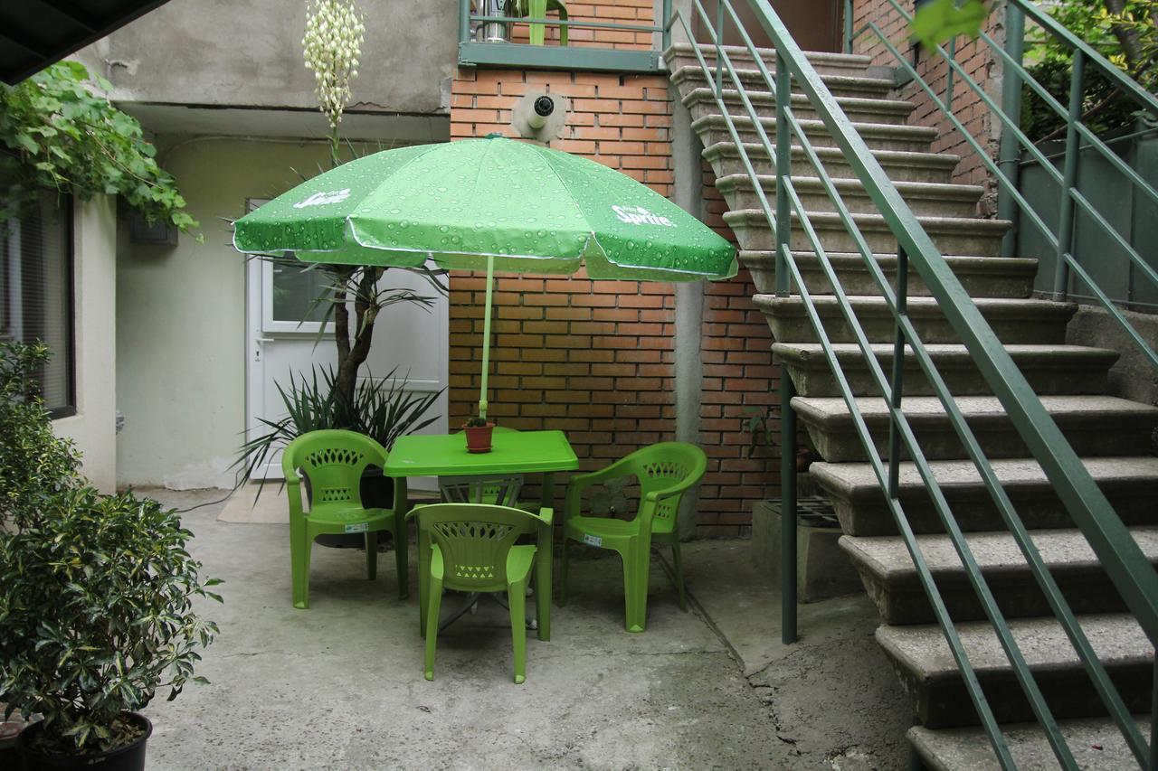 טביליסי Guesthouse Different מראה חיצוני תמונה
