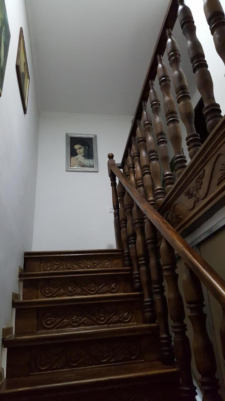 טביליסי Guesthouse Different מראה חיצוני תמונה