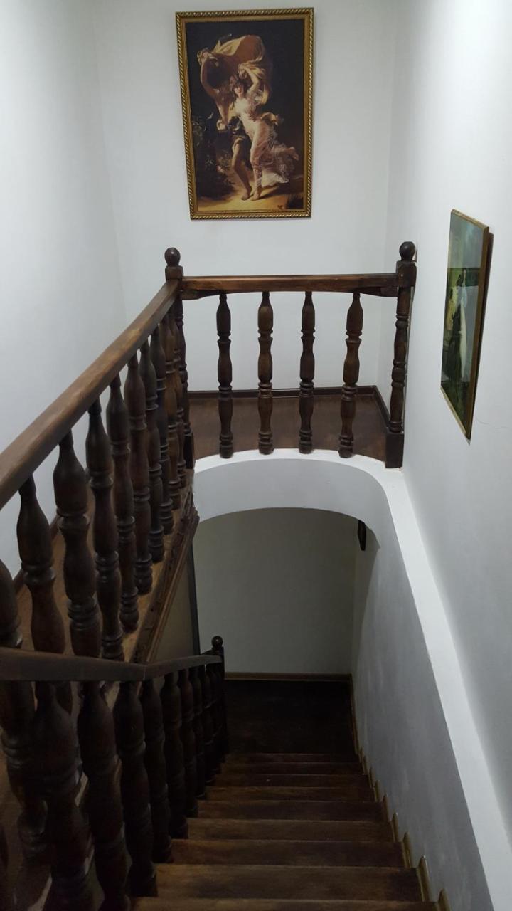 טביליסי Guesthouse Different מראה חיצוני תמונה