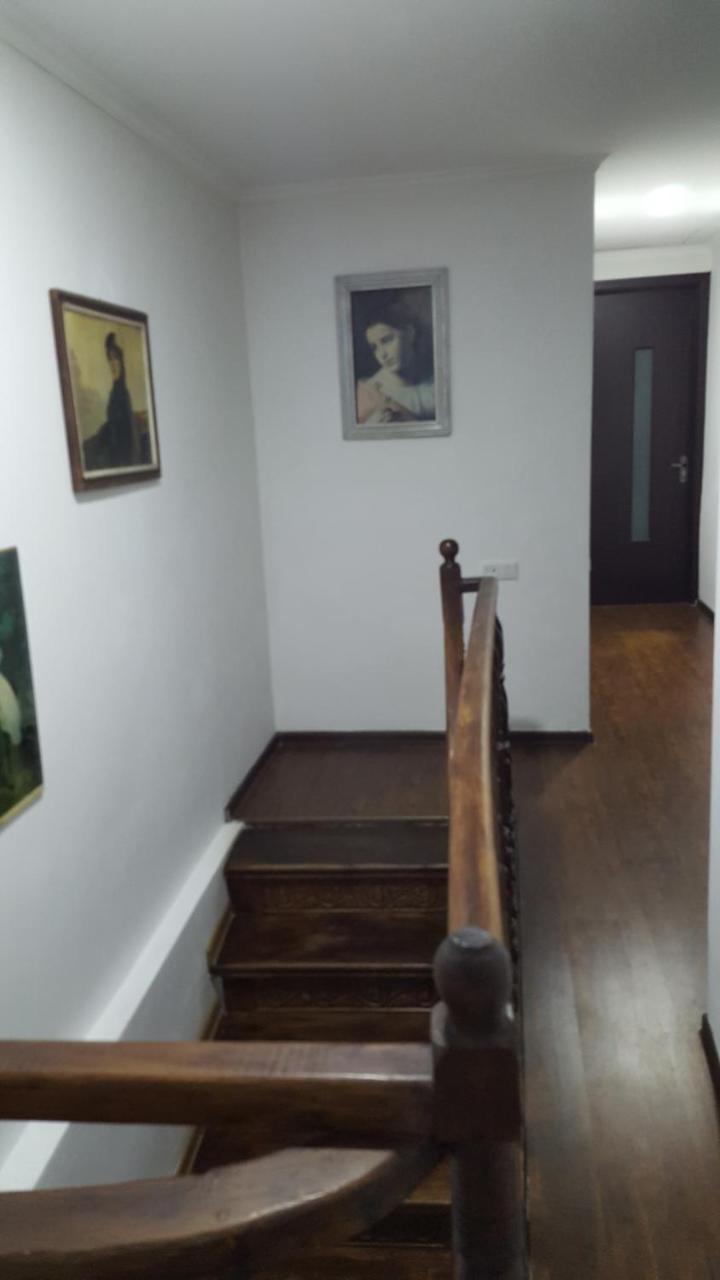 טביליסי Guesthouse Different מראה חיצוני תמונה