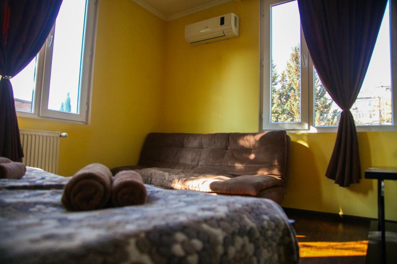 טביליסי Guesthouse Different מראה חיצוני תמונה
