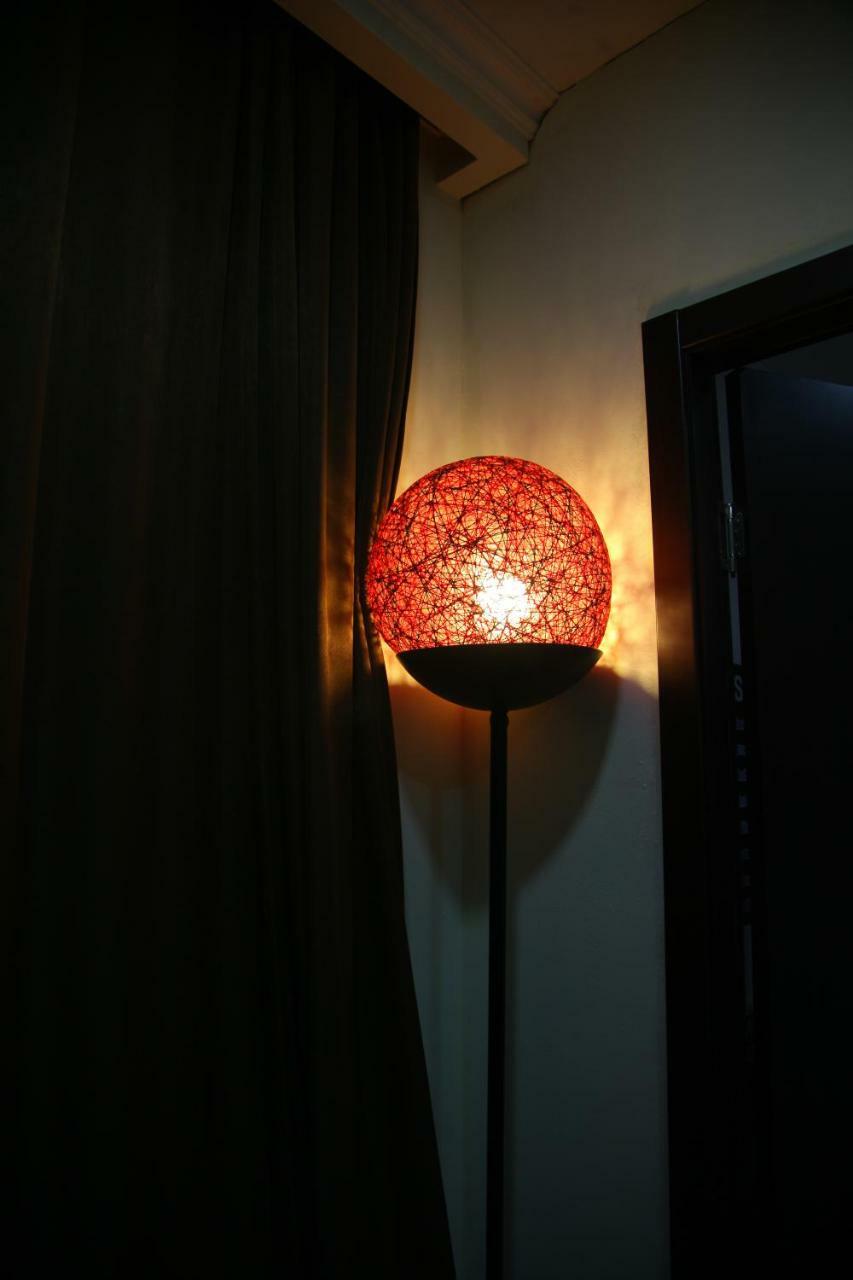 טביליסי Guesthouse Different מראה חיצוני תמונה