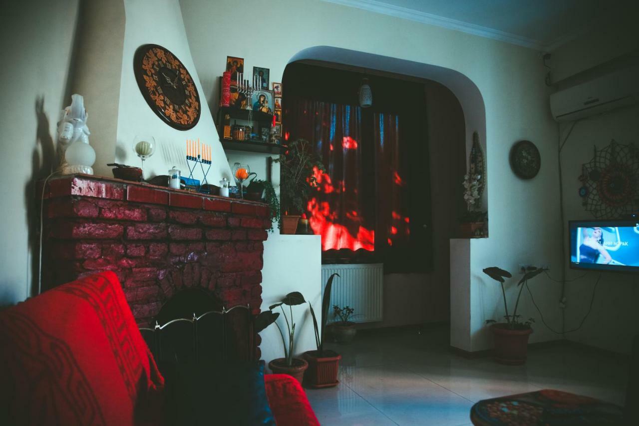 טביליסי Guesthouse Different מראה חיצוני תמונה