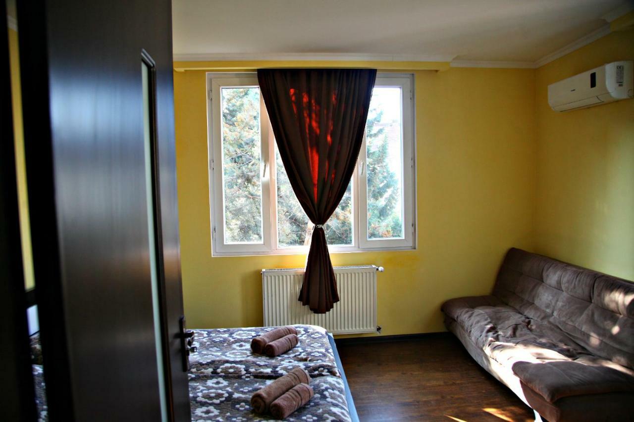 טביליסי Guesthouse Different מראה חיצוני תמונה