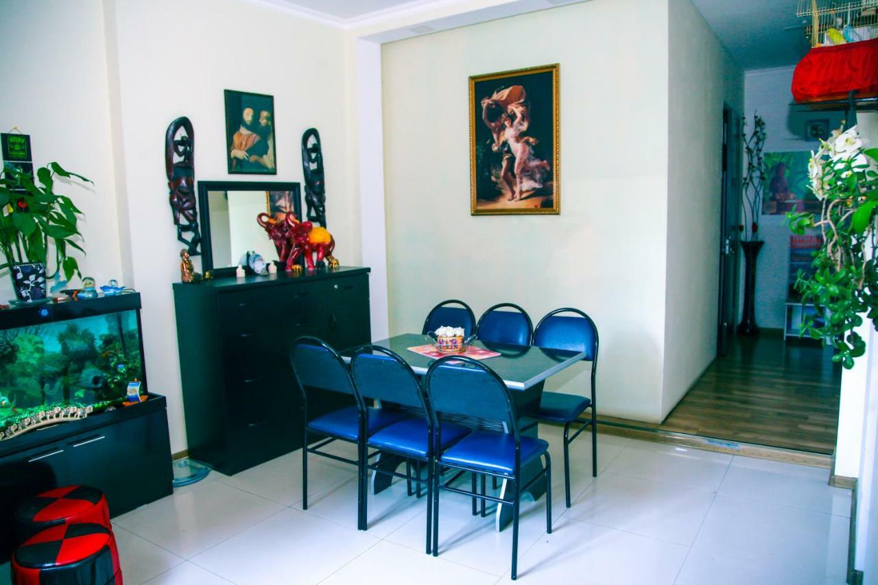 טביליסי Guesthouse Different מראה חיצוני תמונה