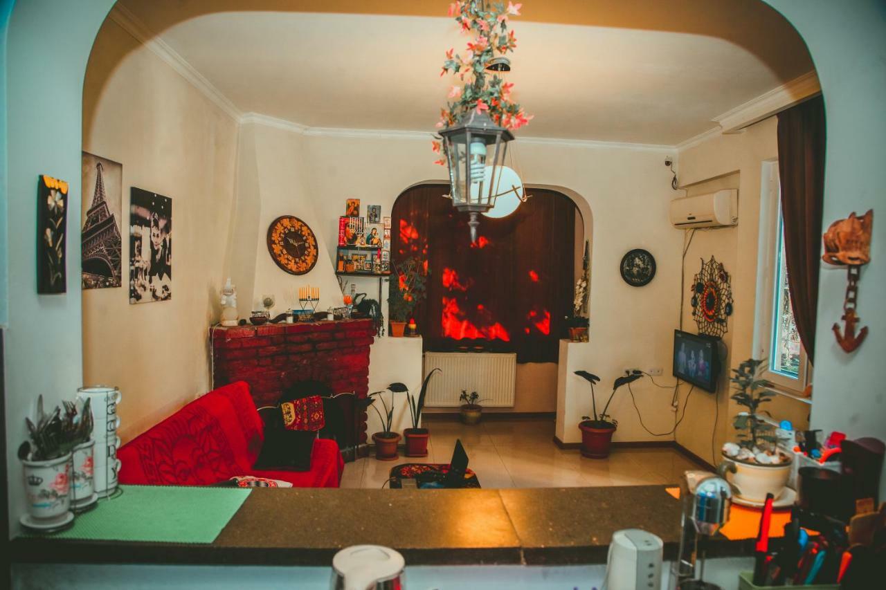 טביליסי Guesthouse Different מראה חיצוני תמונה