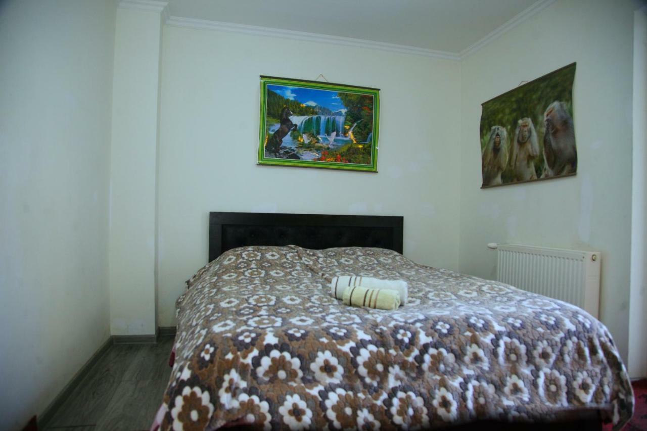 טביליסי Guesthouse Different מראה חיצוני תמונה