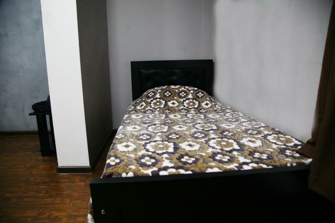 טביליסי Guesthouse Different מראה חיצוני תמונה