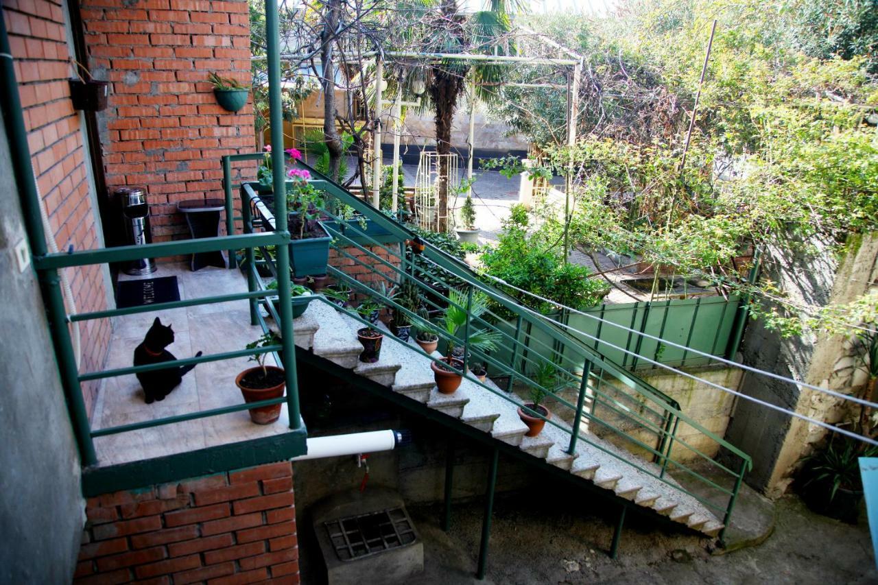 טביליסי Guesthouse Different מראה חיצוני תמונה