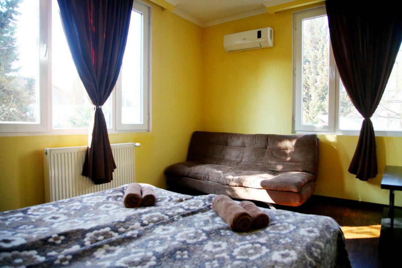 טביליסי Guesthouse Different מראה חיצוני תמונה