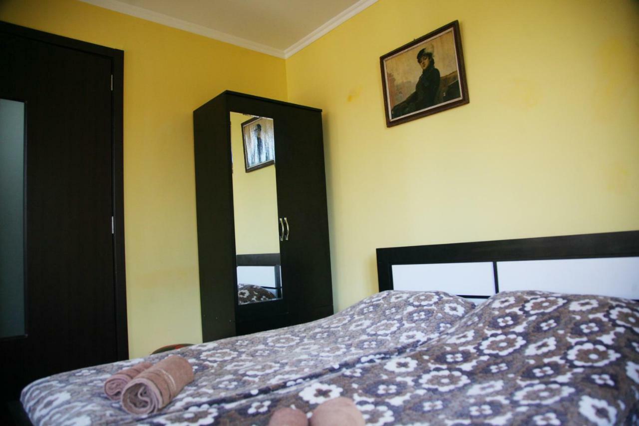 טביליסי Guesthouse Different מראה חיצוני תמונה