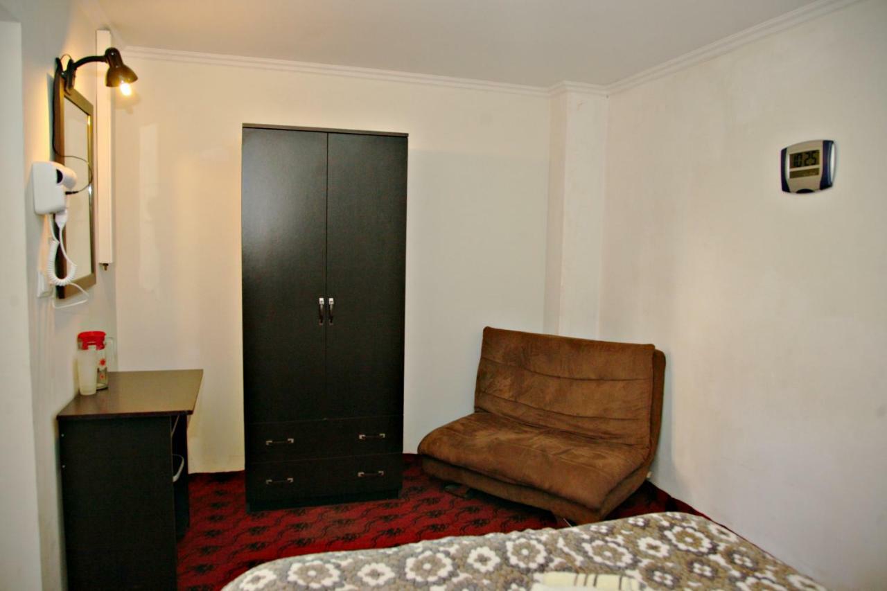 טביליסי Guesthouse Different מראה חיצוני תמונה
