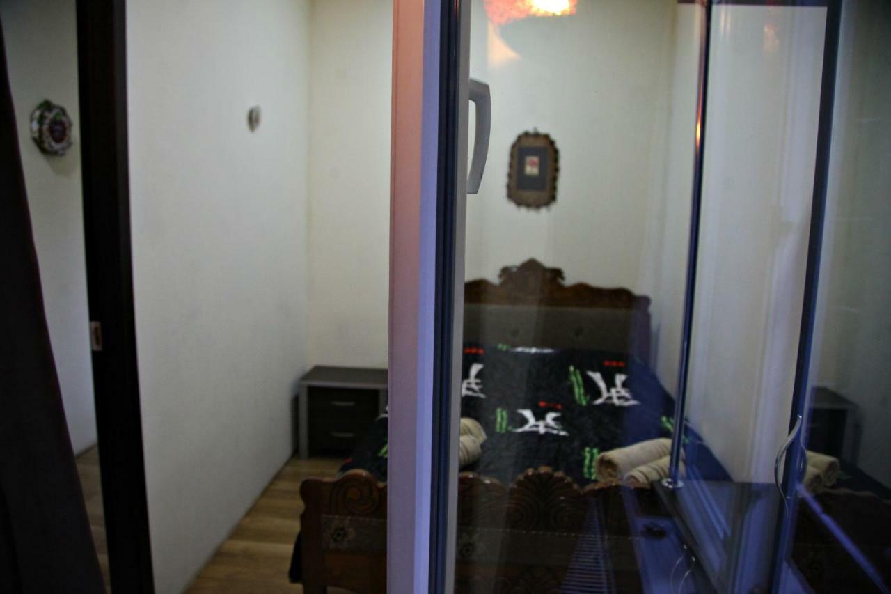 טביליסי Guesthouse Different מראה חיצוני תמונה