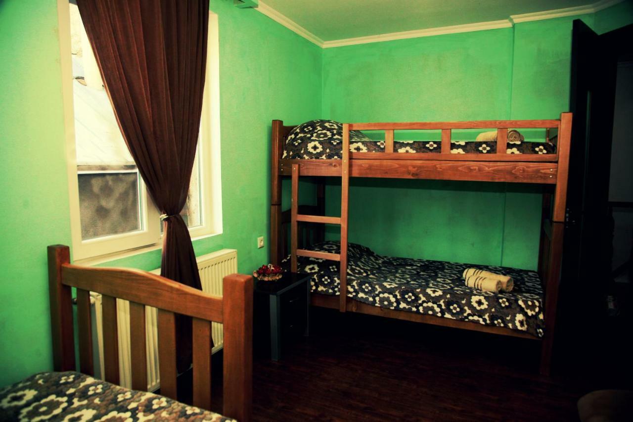 טביליסי Guesthouse Different מראה חיצוני תמונה