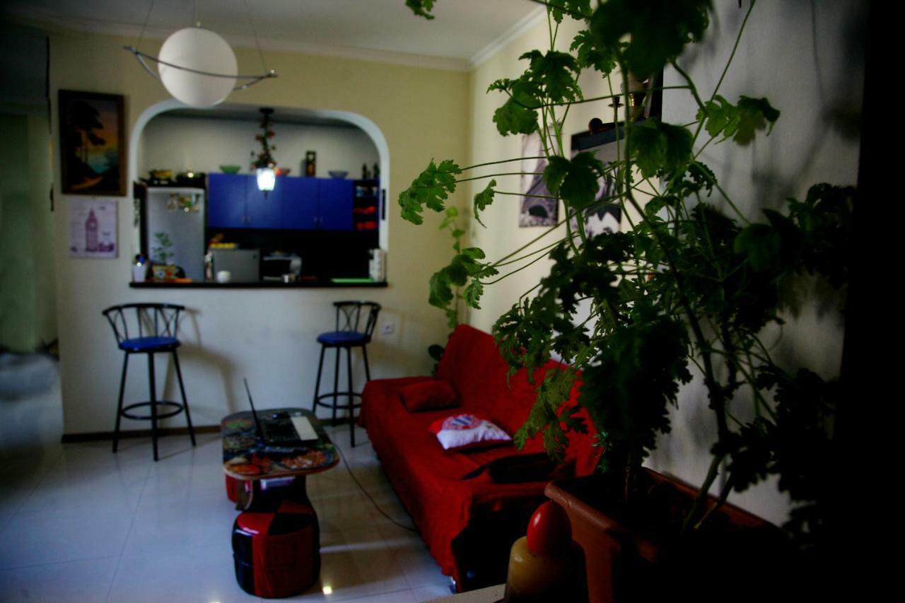 טביליסי Guesthouse Different מראה חיצוני תמונה