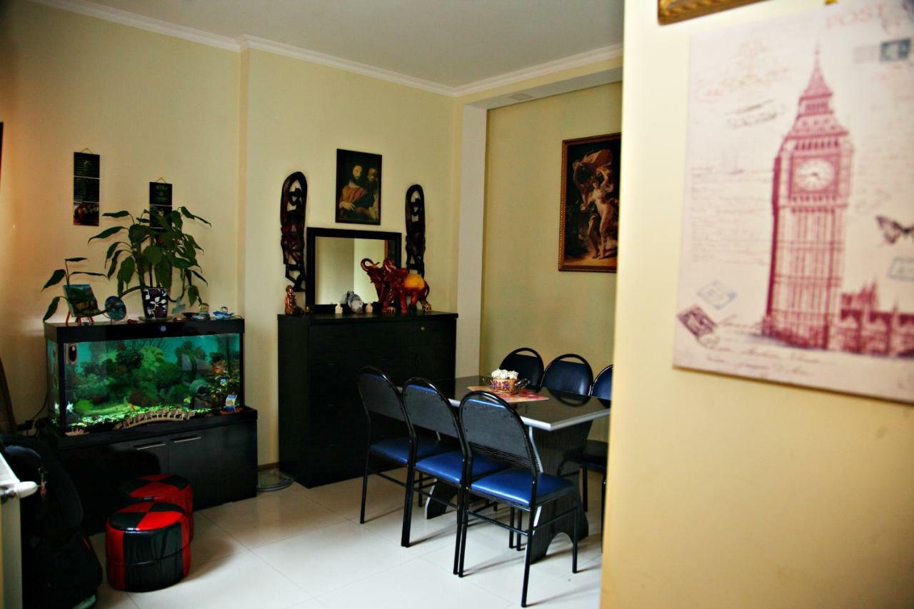 טביליסי Guesthouse Different מראה חיצוני תמונה