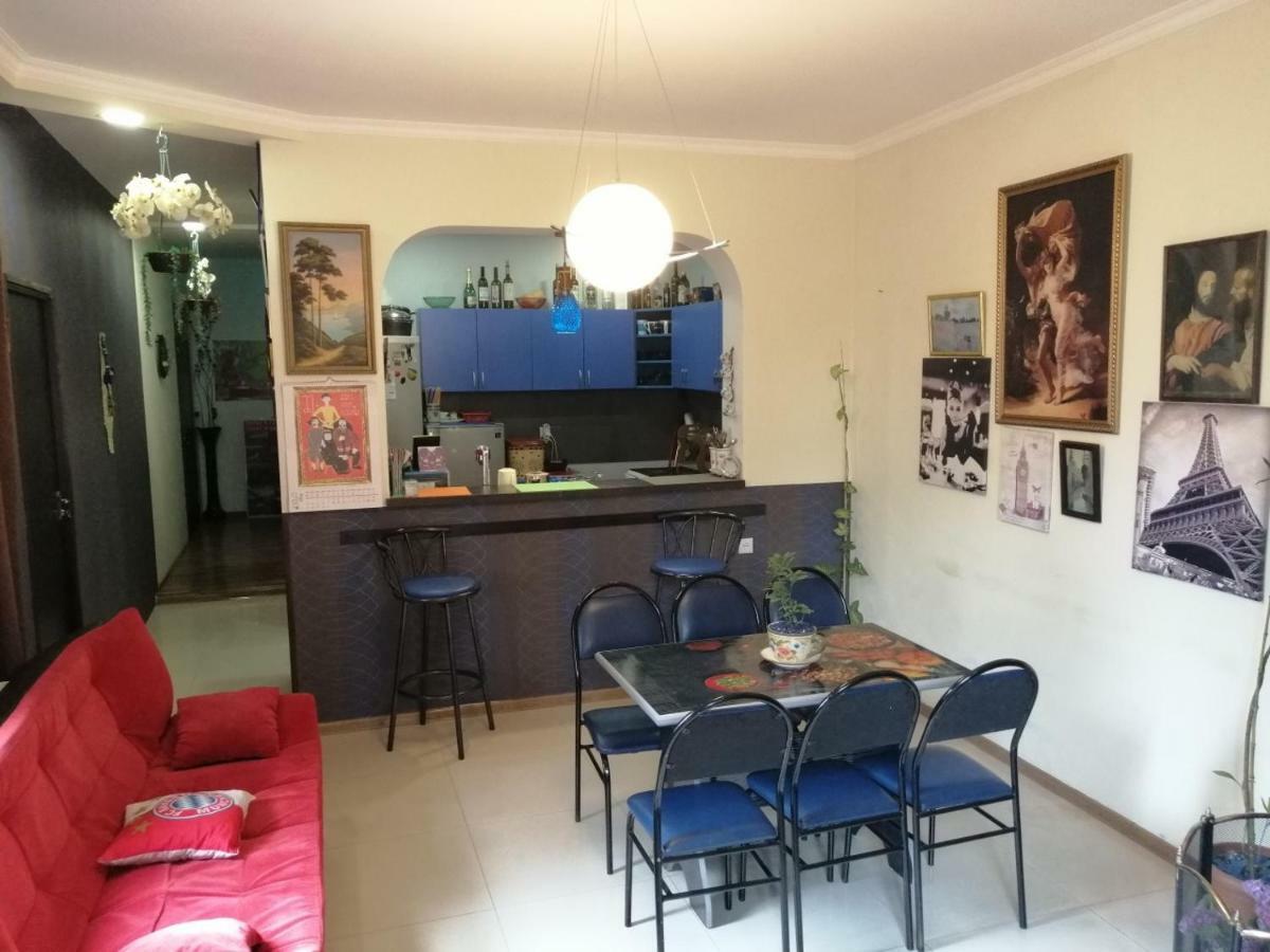 טביליסי Guesthouse Different מראה חיצוני תמונה