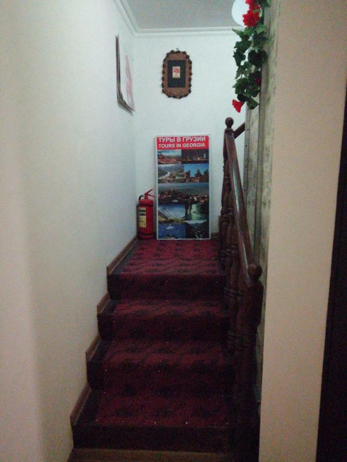 טביליסי Guesthouse Different מראה חיצוני תמונה