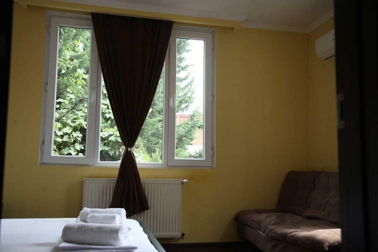 טביליסי Guesthouse Different מראה חיצוני תמונה