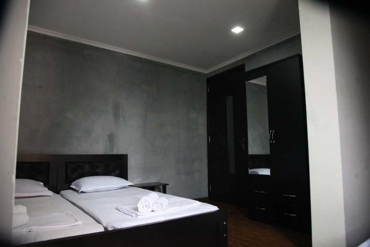 טביליסי Guesthouse Different מראה חיצוני תמונה