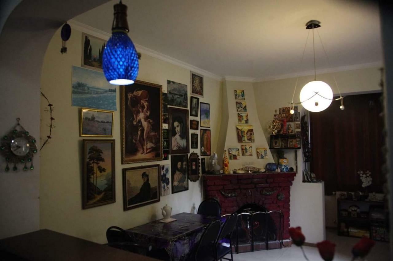 טביליסי Guesthouse Different מראה חיצוני תמונה