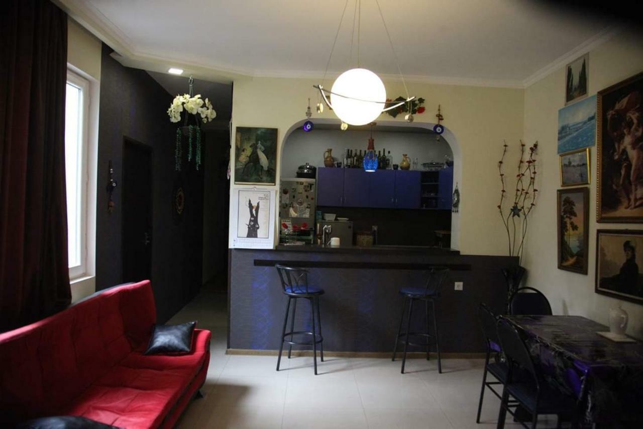 טביליסי Guesthouse Different מראה חיצוני תמונה