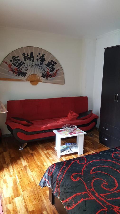 טביליסי Guesthouse Different מראה חיצוני תמונה